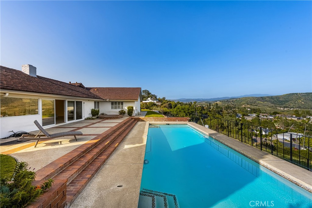 10655 Equestrian Drive