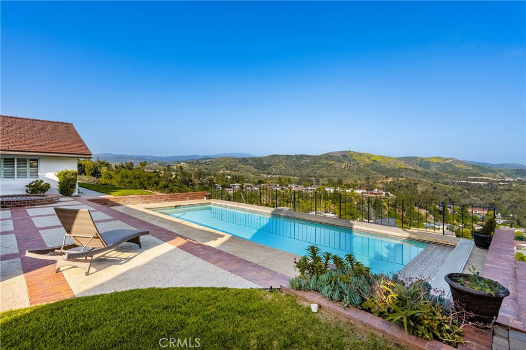 10655 Equestrian Drive