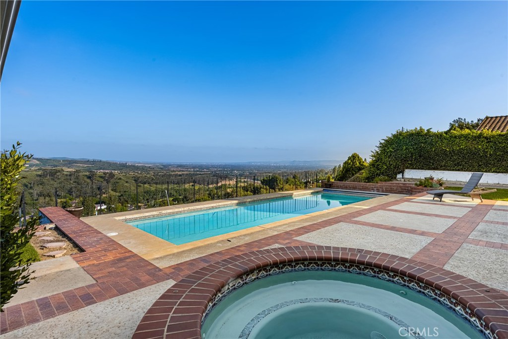 10655 Equestrian Drive