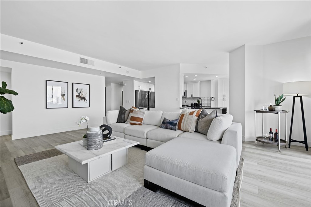 1310 E Ocean Boulevard 1403