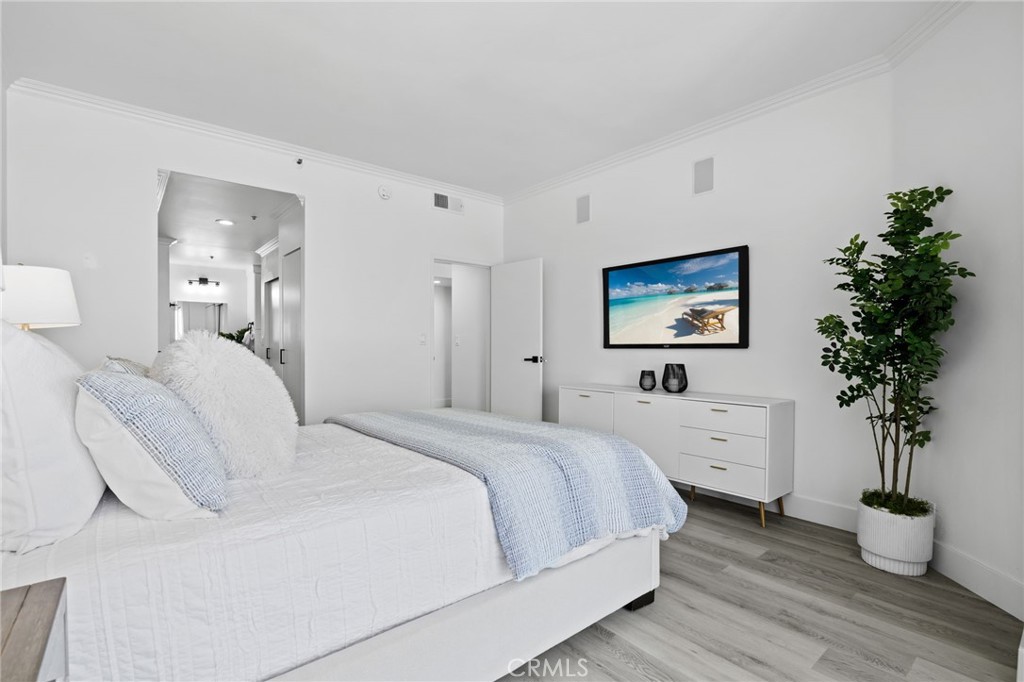 1310 E Ocean Boulevard 1403