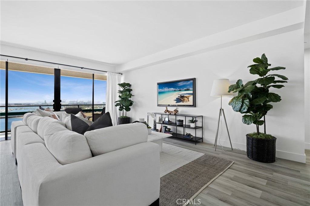 1310 E Ocean Boulevard 1403