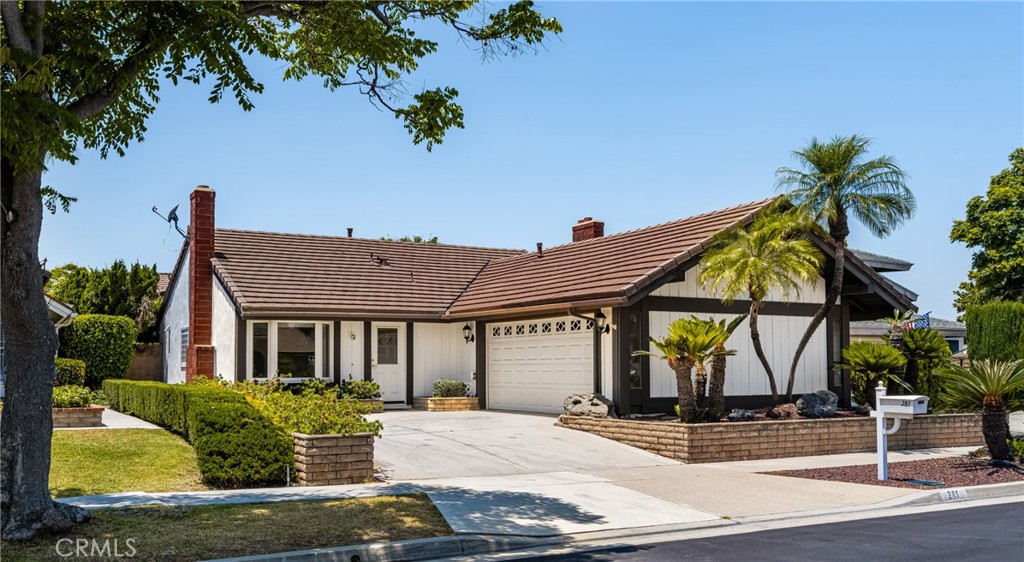 281 N Paseo Picaro