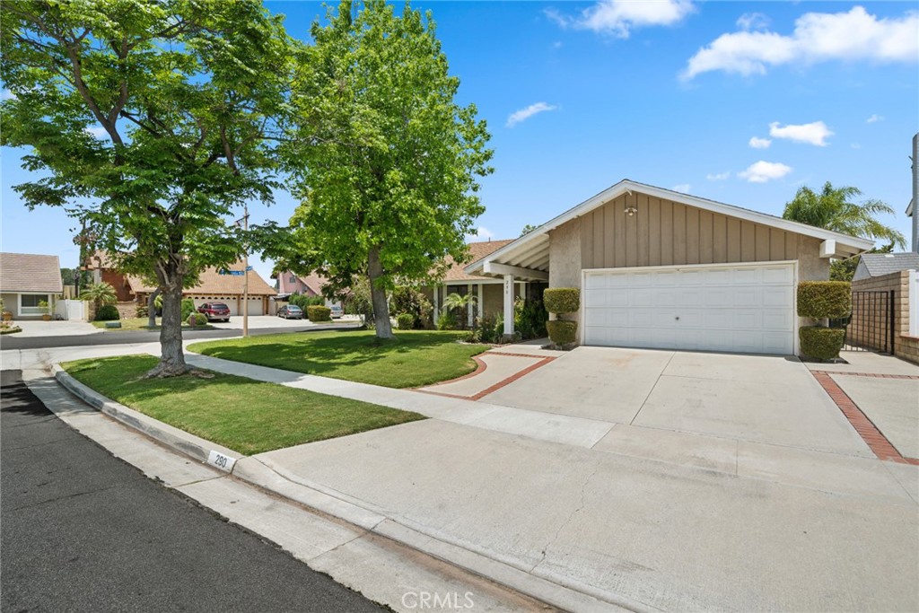 290 N Avenida Segovia