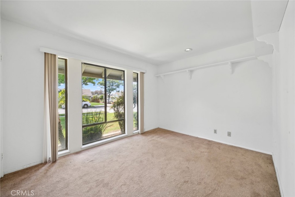 290 N Avenida Segovia