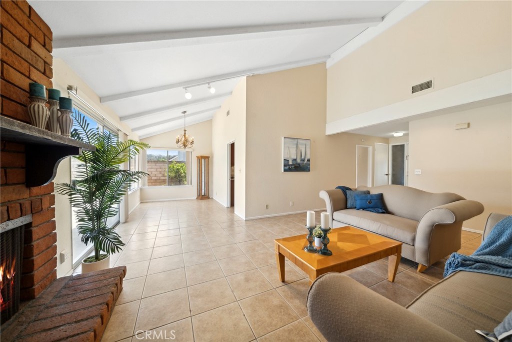 290 N Avenida Segovia