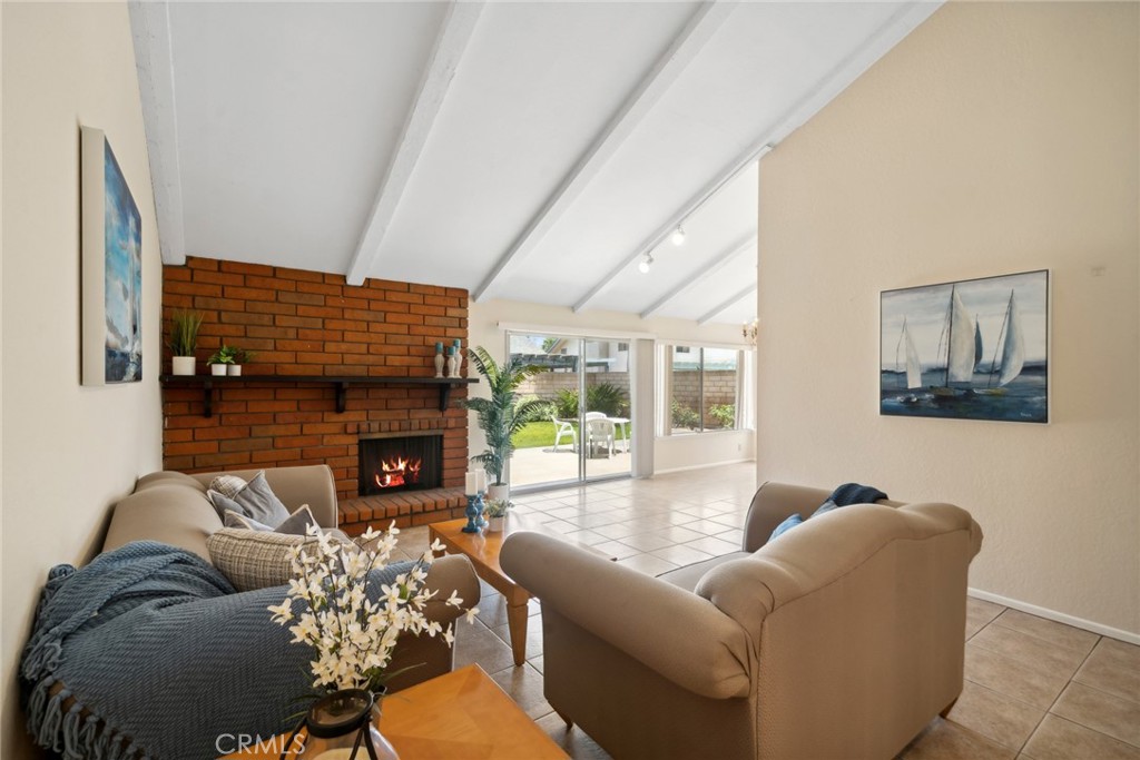 290 N Avenida Segovia