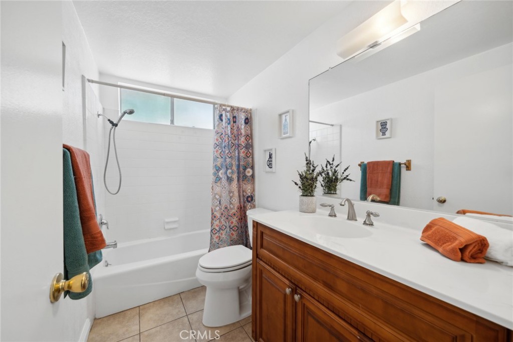 290 N Avenida Segovia