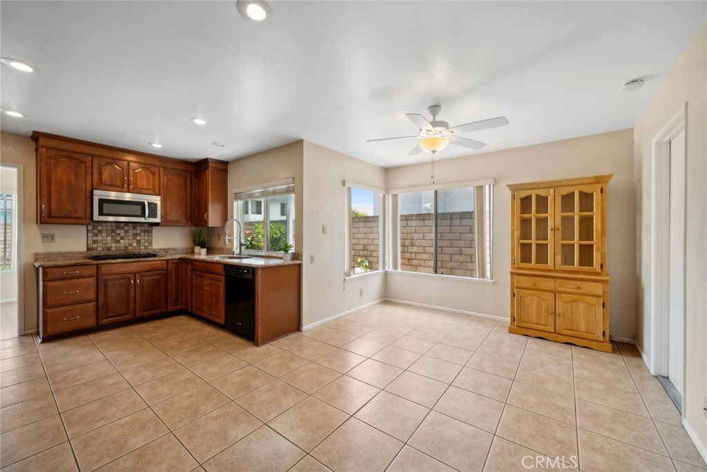 290 N Avenida Segovia