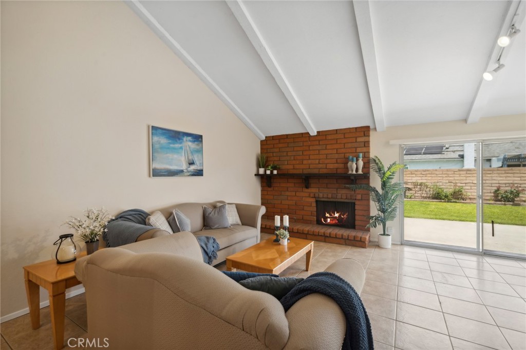 290 N Avenida Segovia