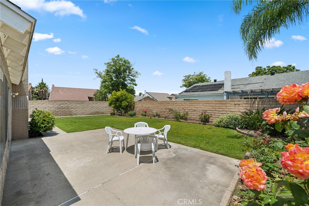 290 N Avenida Segovia