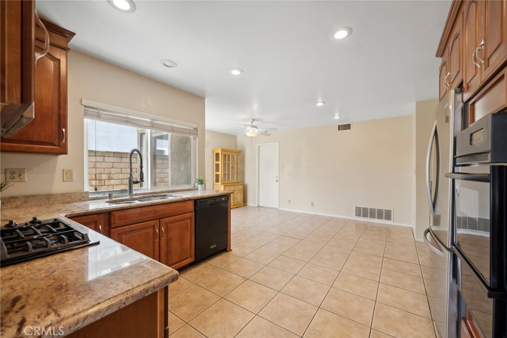 290 N Avenida Segovia