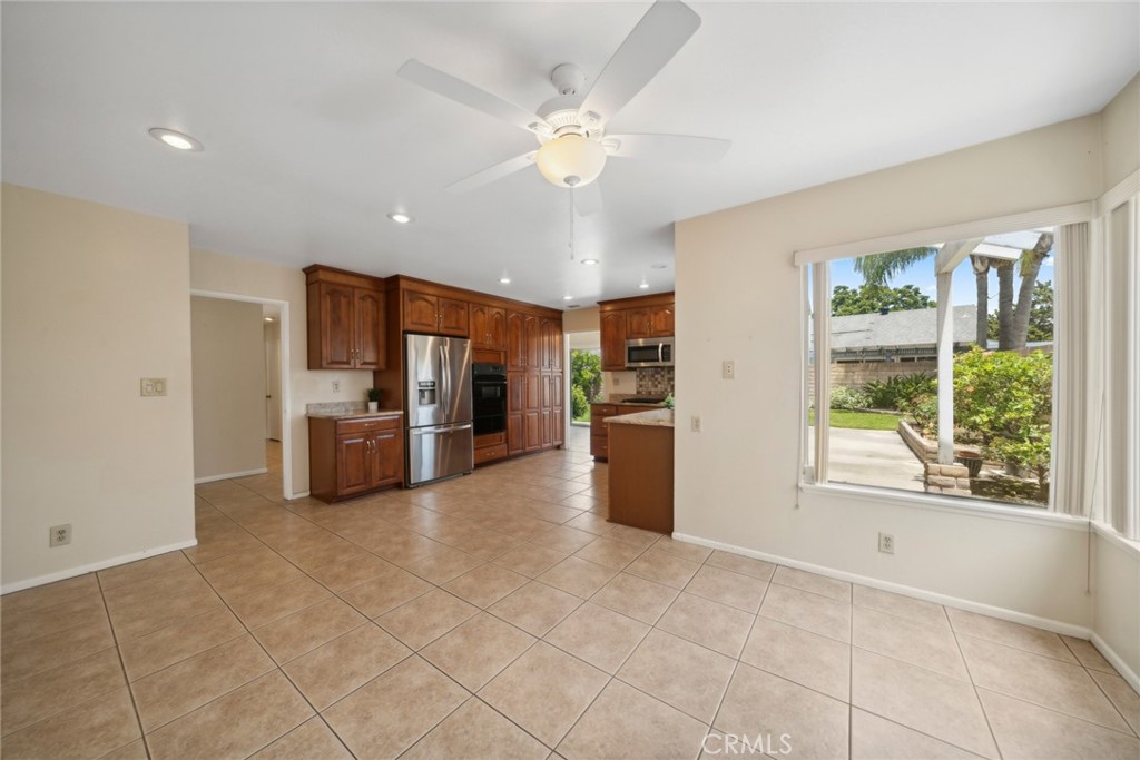 290 N Avenida Segovia