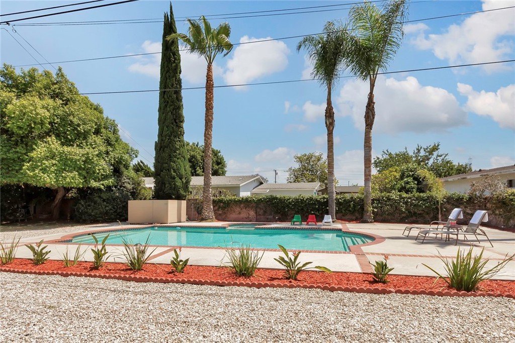 1640 W Cerritos Avenue