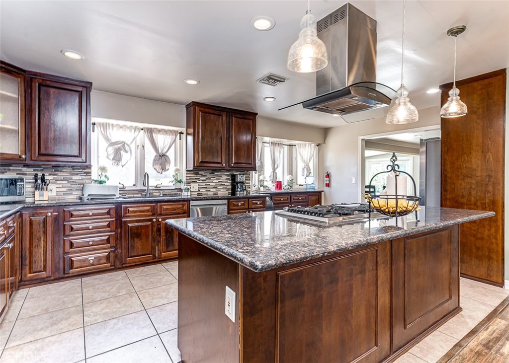 1640 W Cerritos Avenue