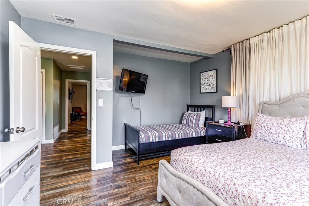 1640 W Cerritos Avenue