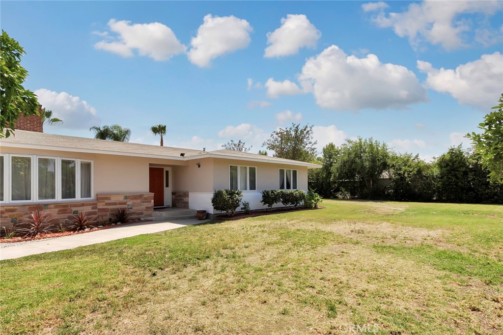 1640 W Cerritos Avenue