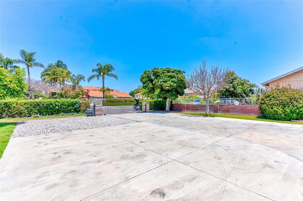 1640 W Cerritos Avenue