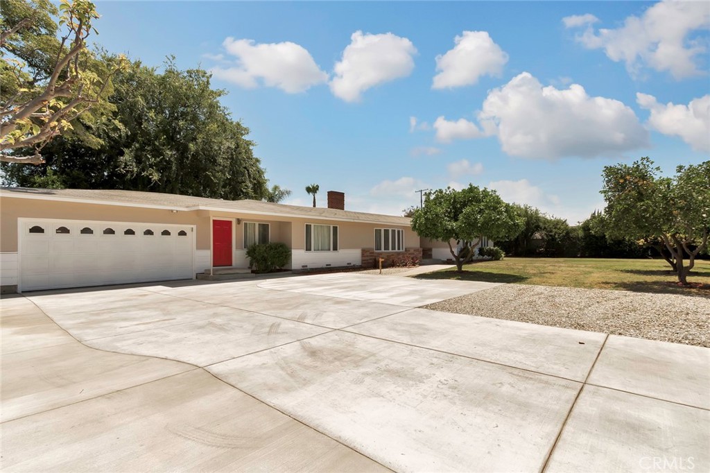 1640 W Cerritos Avenue