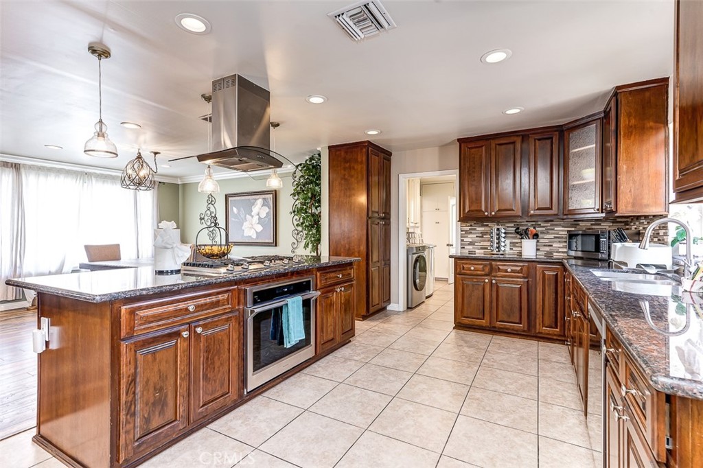 1640 W Cerritos Avenue