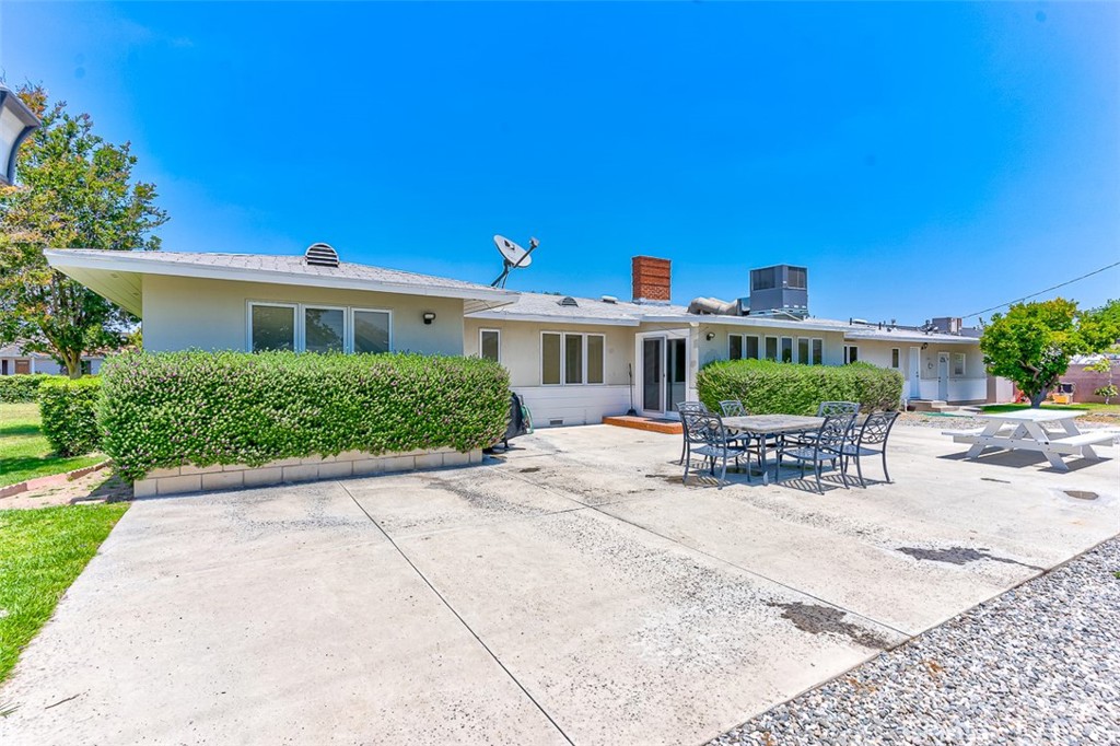 1640 W Cerritos Avenue