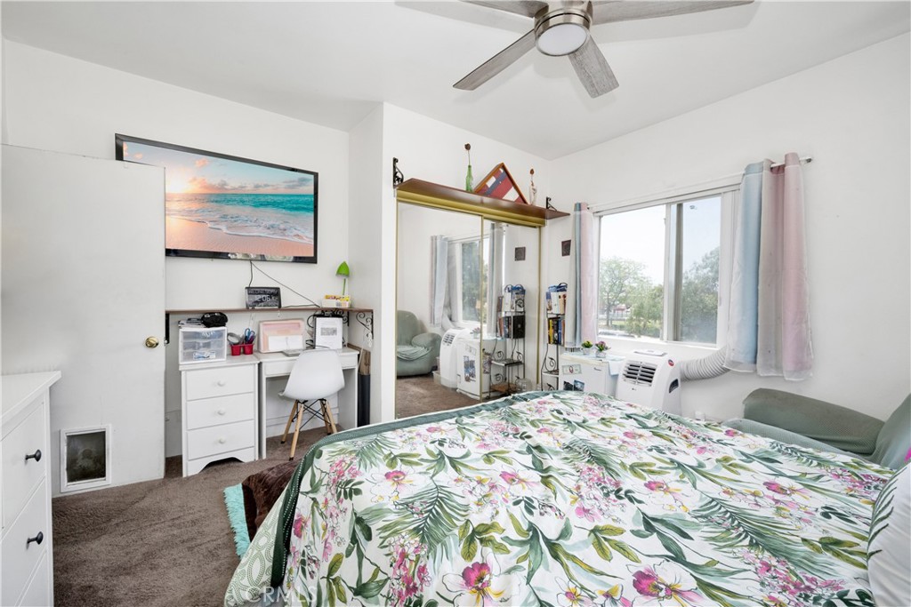 2827 E Spaulding Street