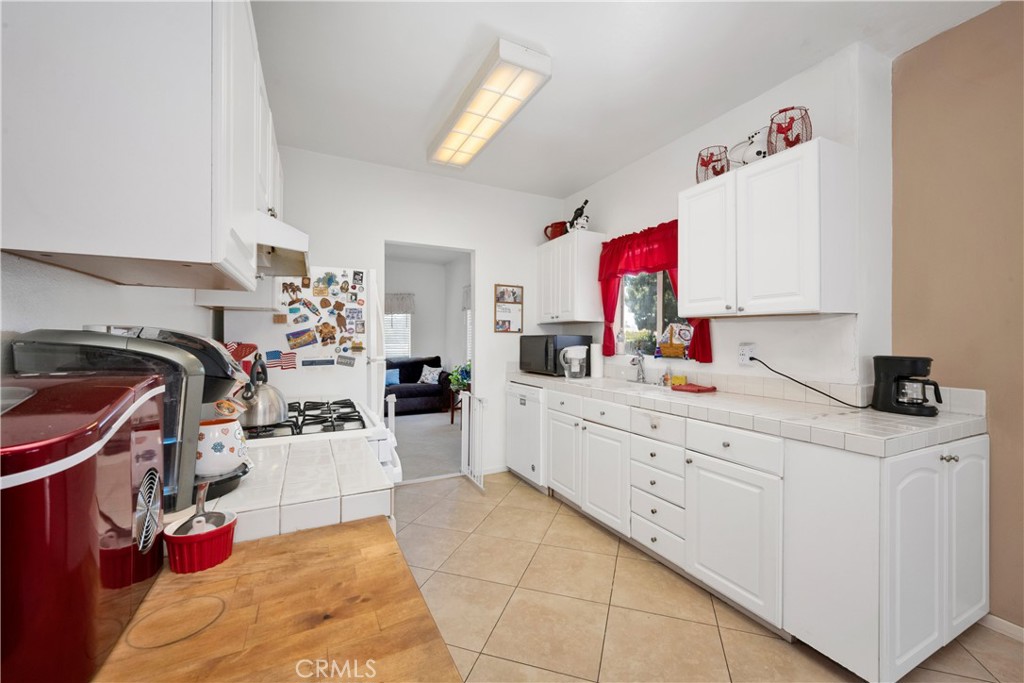 2827 E Spaulding Street