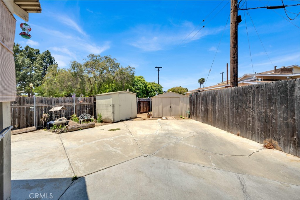 2827 E Spaulding Street