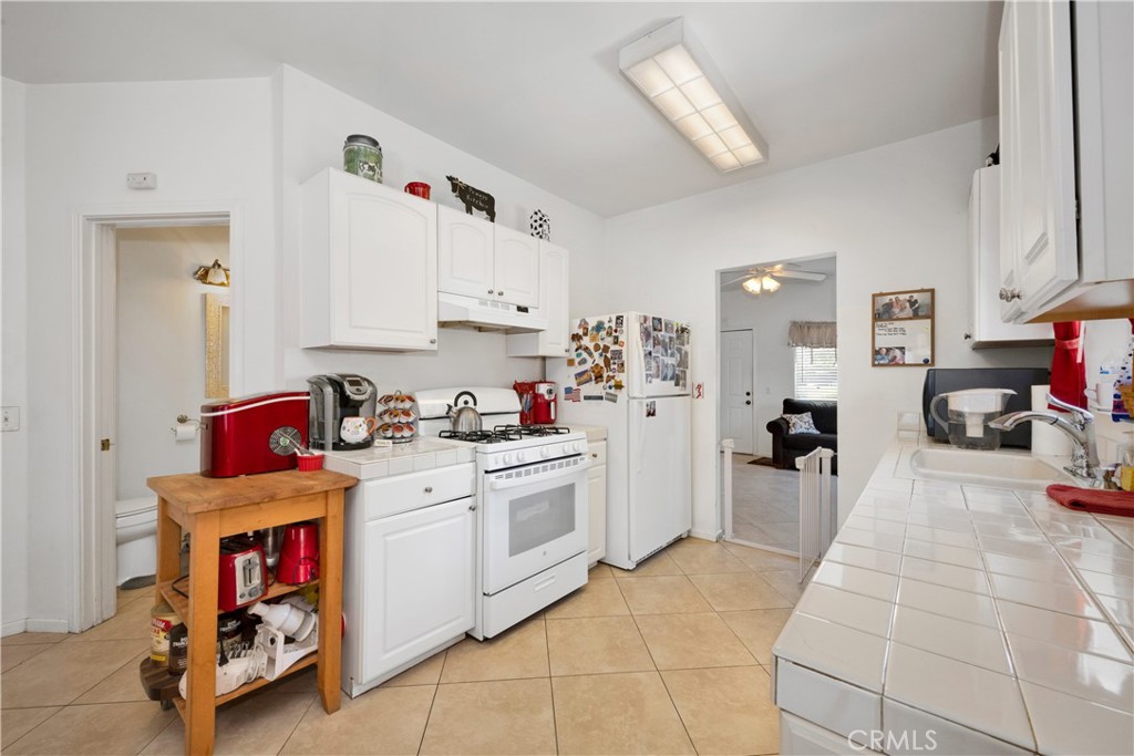 2827 E Spaulding Street