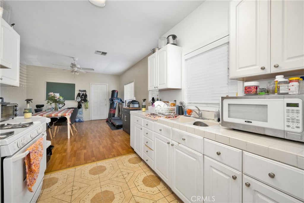 2827 E Spaulding Street