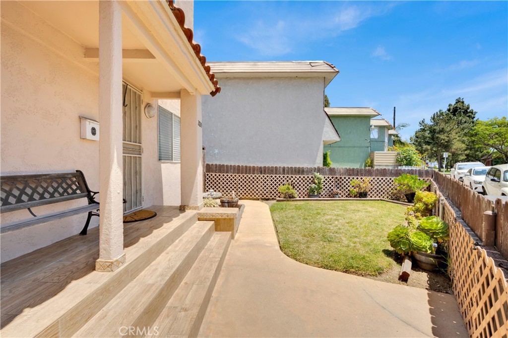 2827 E Spaulding Street