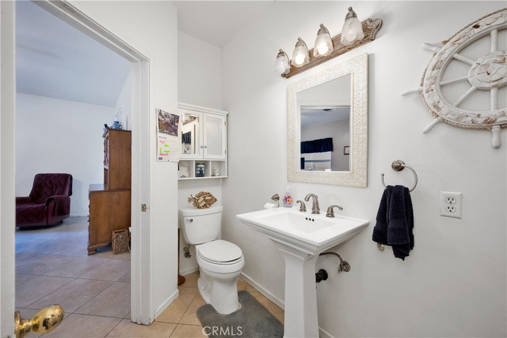 2827 E Spaulding Street