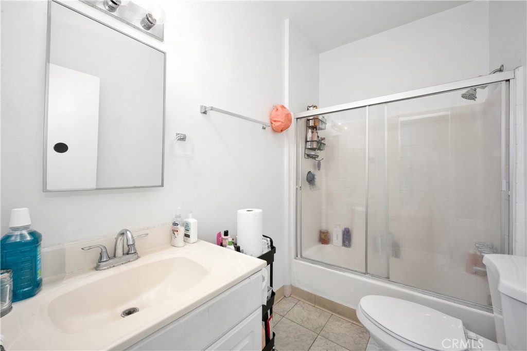 2827 E Spaulding Street