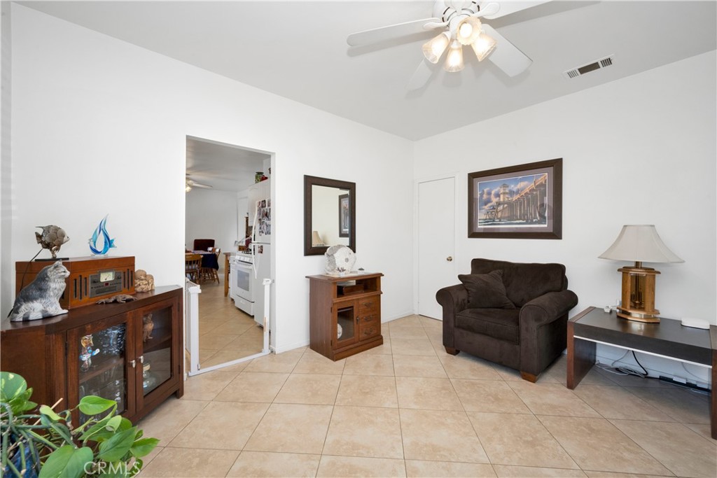 2827 E Spaulding Street