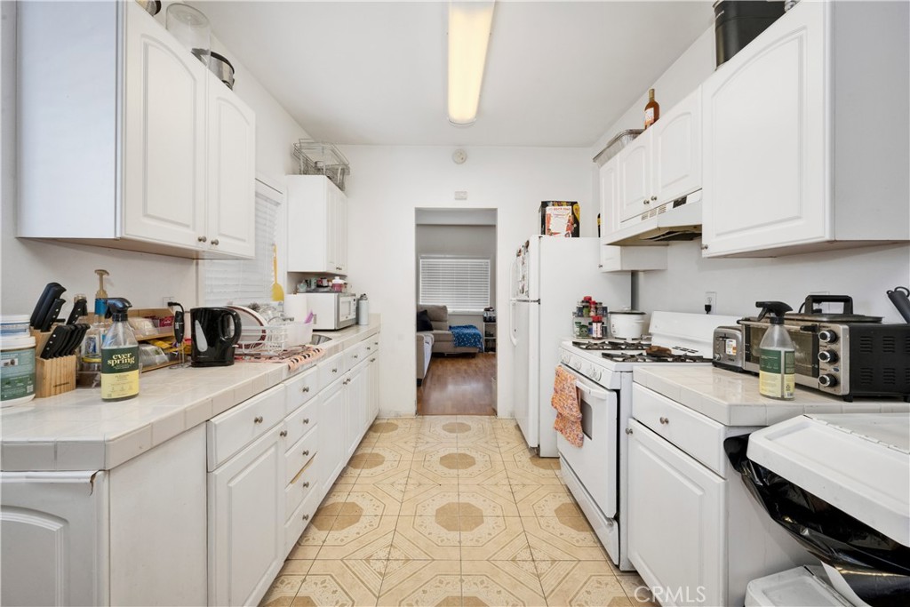 2827 E Spaulding Street