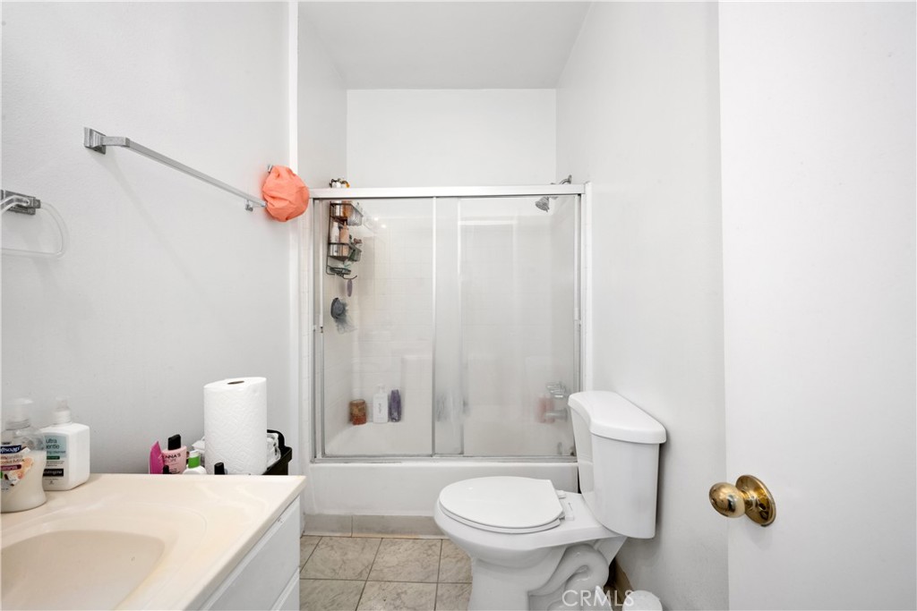 2827 E Spaulding Street