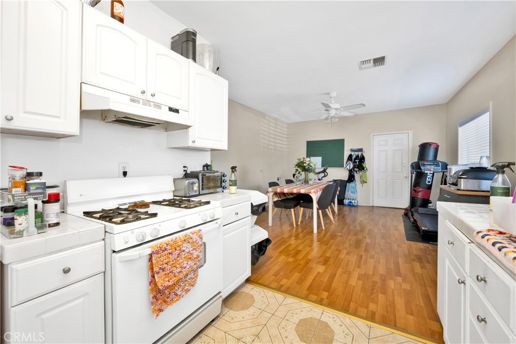 2827 E Spaulding Street