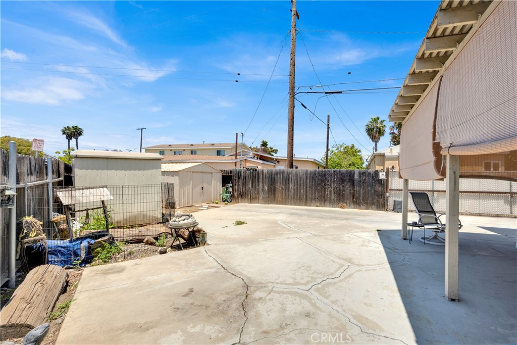 2827 E Spaulding Street