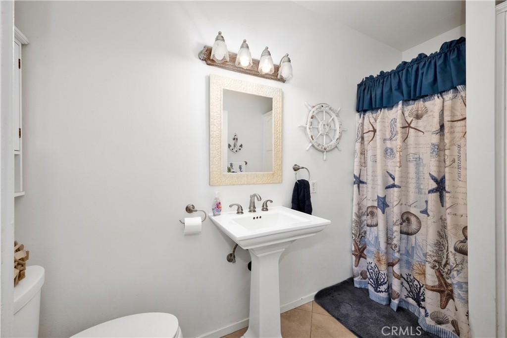 2827 E Spaulding Street