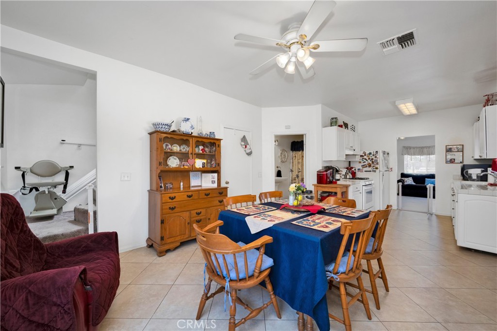 2827 E Spaulding Street