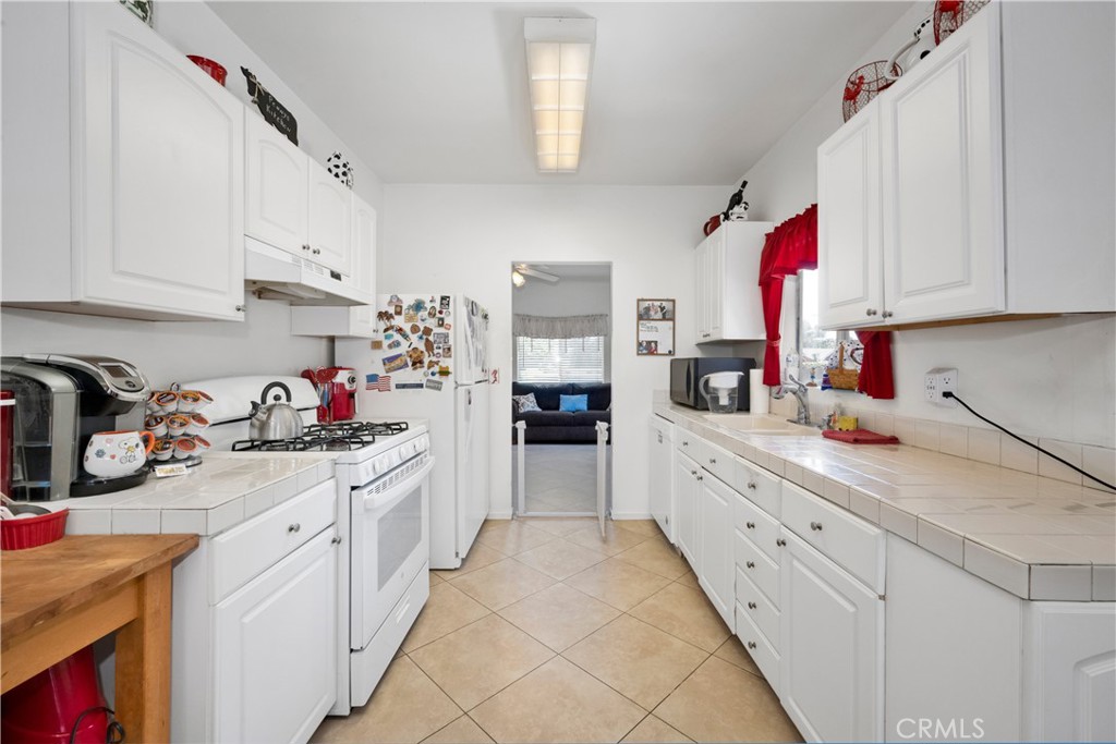 2827 E Spaulding Street