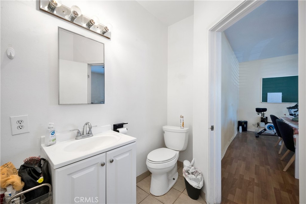 2827 E Spaulding Street