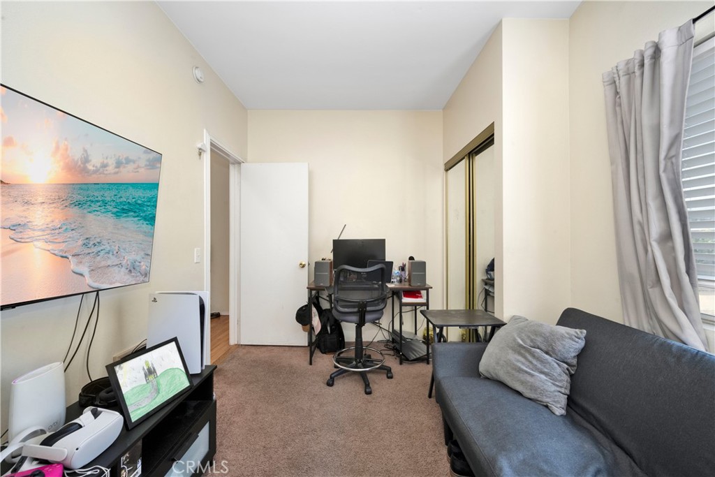 2827 E Spaulding Street