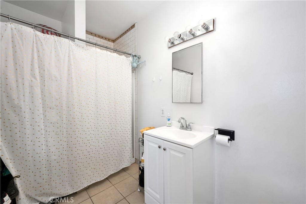 2827 E Spaulding Street