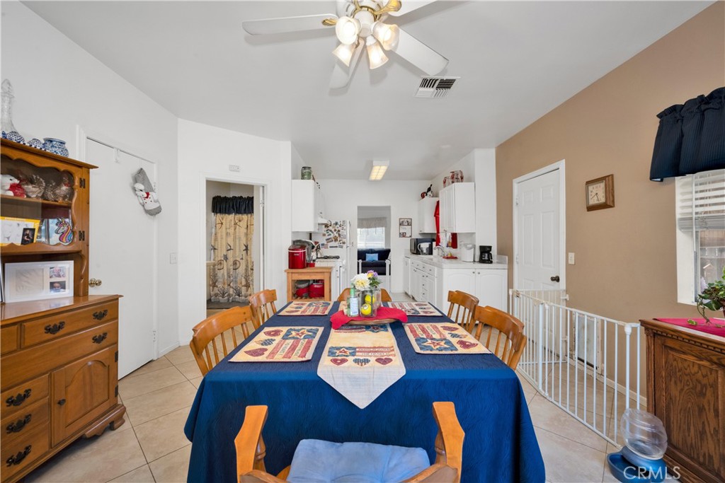 2827 E Spaulding Street