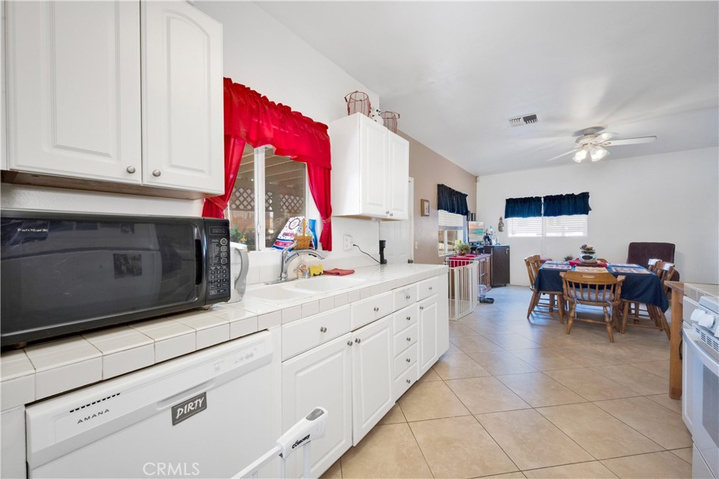 2827 E Spaulding Street