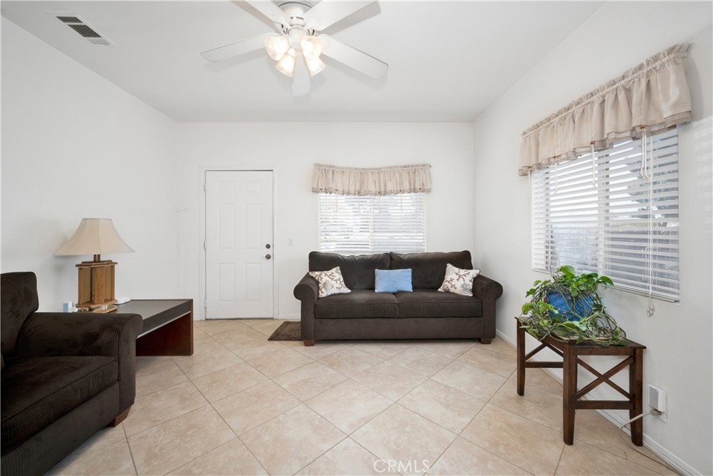 2827 E Spaulding Street