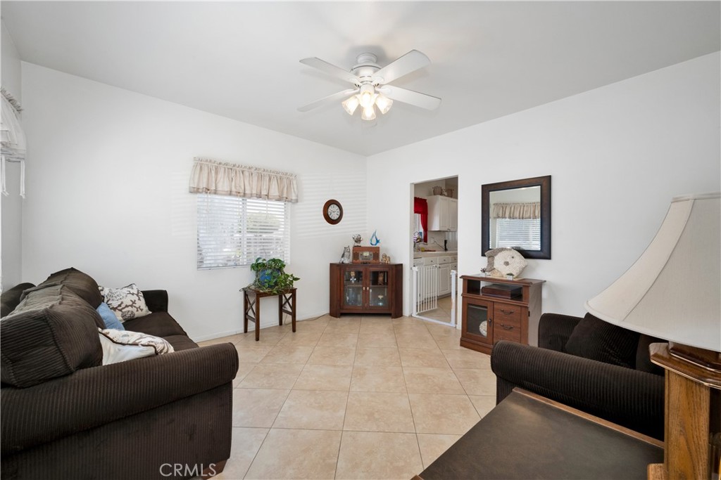 2827 E Spaulding Street