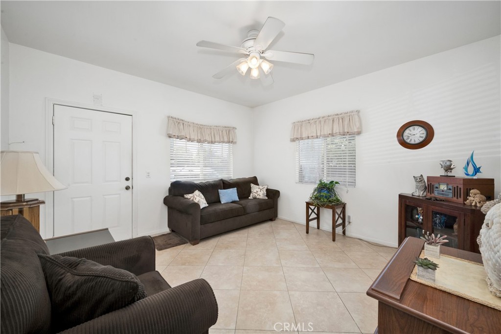 2827 E Spaulding Street