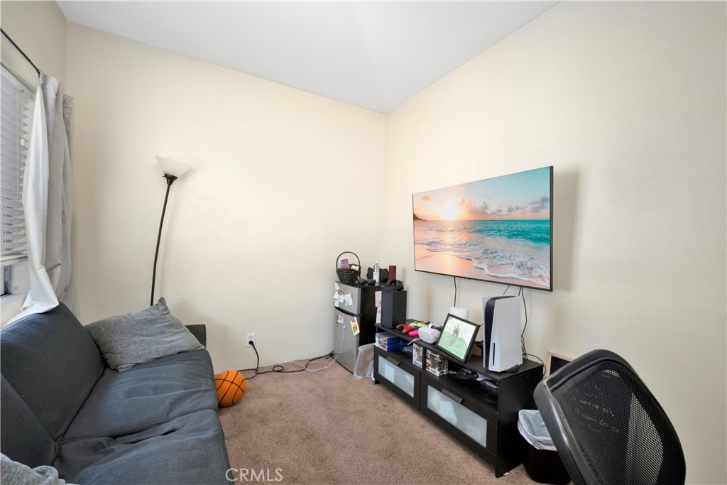 2827 E Spaulding Street